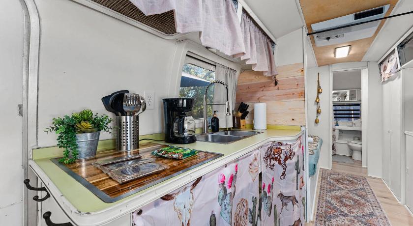 フレデリックスバーグ Running Buck Airstream 2 - Hot Tub & 5 Min to Main 4つ星 宿泊施設 ロビー