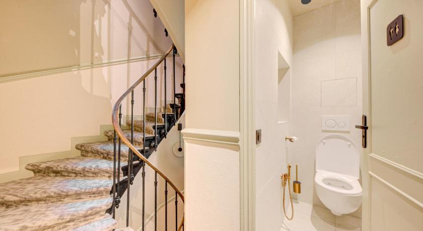 Image of Double Room with Shared Toilet 5