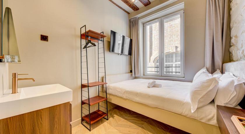 Image of Double Room with Shared Toilet 1