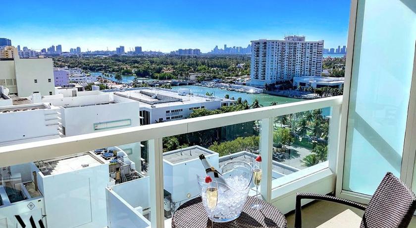 FontaineBleau Resort Balcony w Ocean + Bay View - image 22