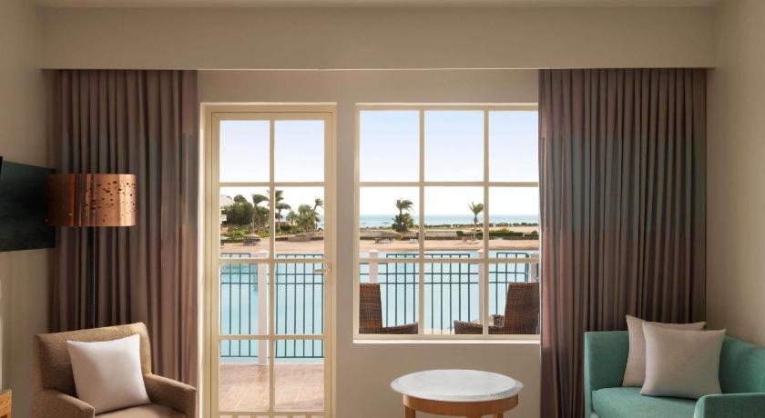 Image of Family Suite with Sea View 3