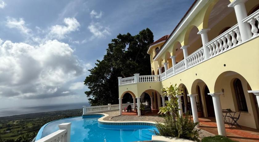 El Castillo Tropical Cabrera