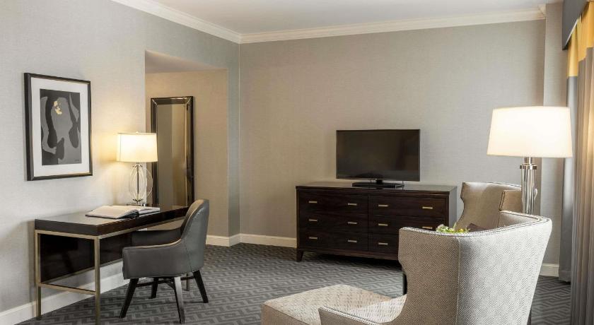 Image of DELUXE ROOM 2 Double - 430sf, 39sm. City view, large marble bathroom with rain shower 7