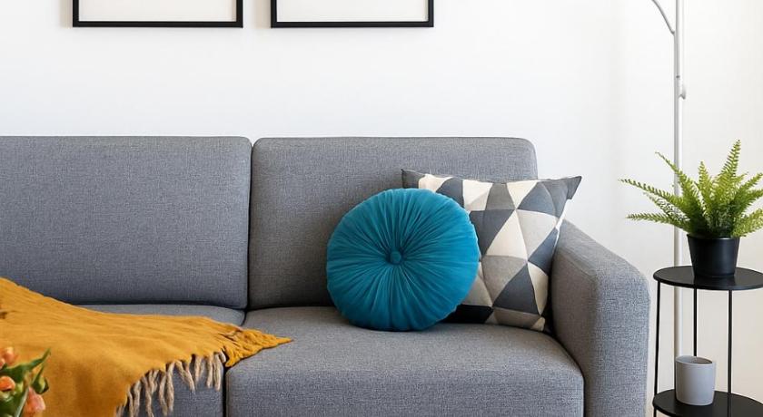Kivis Modern Studio near Train Mall & Airport