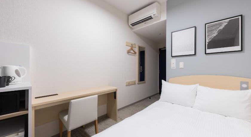 大阪  BRACKETS HOTEL Osaka Hommachi 3つ星 ホテル ロビー