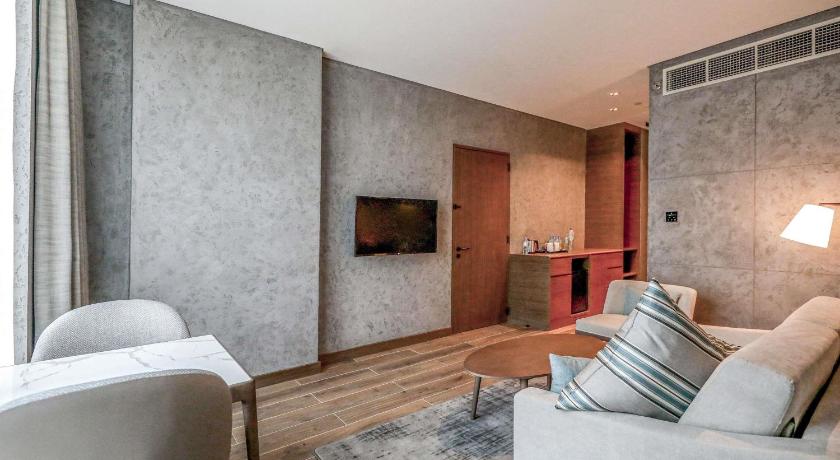 Image of Executive Suite with 1 queensize bed 7