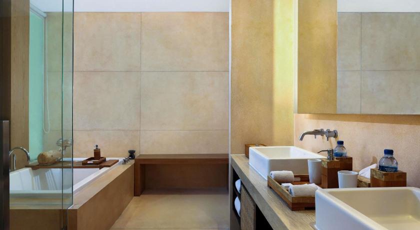 Image of Seminyak King Suite with Balcony 10