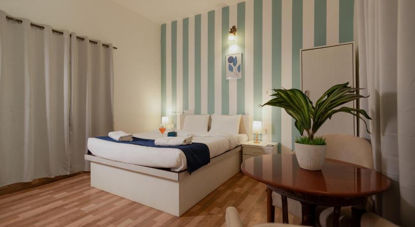 Image of Deluxe Room with Balcony 5