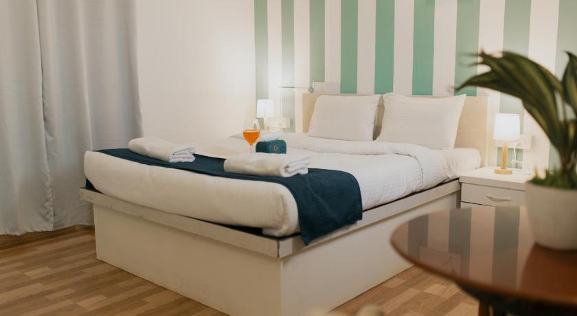 Image of Deluxe Room with Balcony 7
