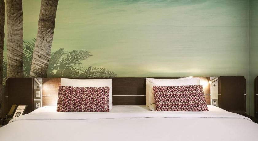 Image of King Suite with Sofa Bed 3