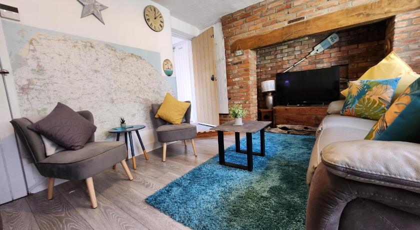 AnchorageWells King Room-Only or the Entire Cottage for 8 with 4 King Ensuite Rooms