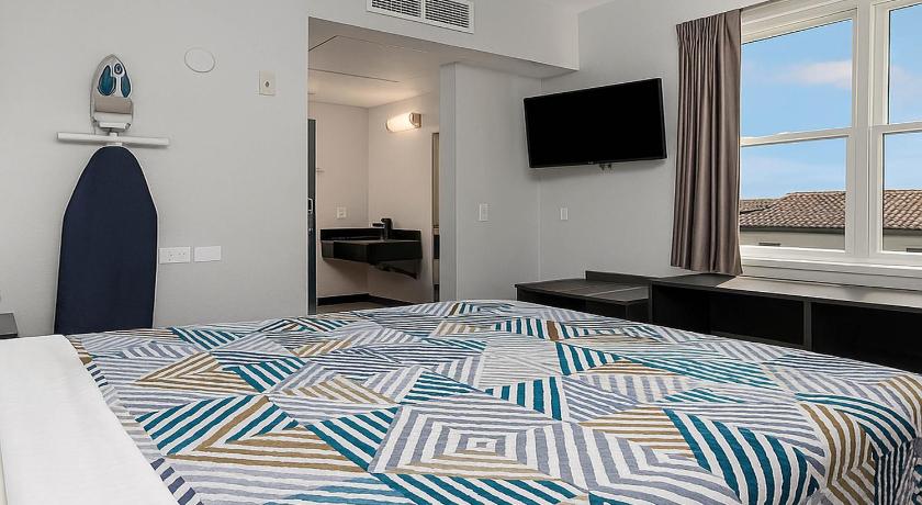 Image of Queen Room 16