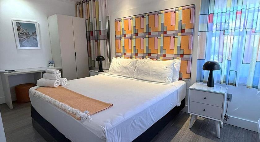 Immagine di Camera Fashion con Letto Matrimoniale King Size (Fashion King Bed) 6