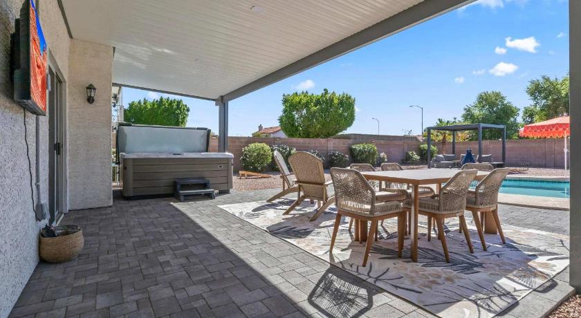 Phoenix Heated Pool, Hot Tub, Games & more! 4-Star Accommodation restaurant
