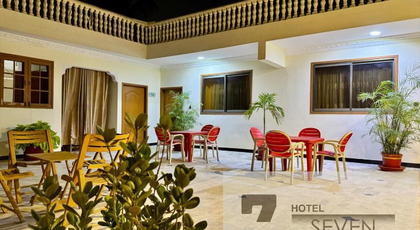 Hotel Seven 7 – Karachi, TX
