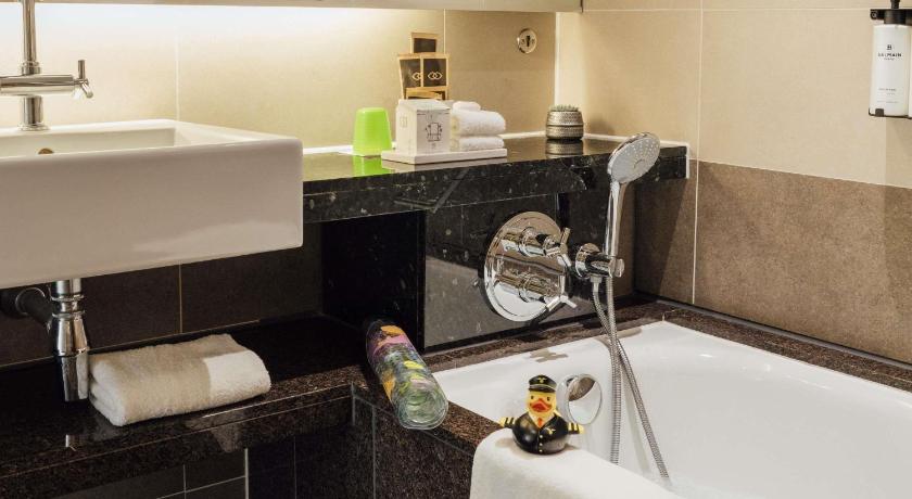 Image of Luxury King Room 6