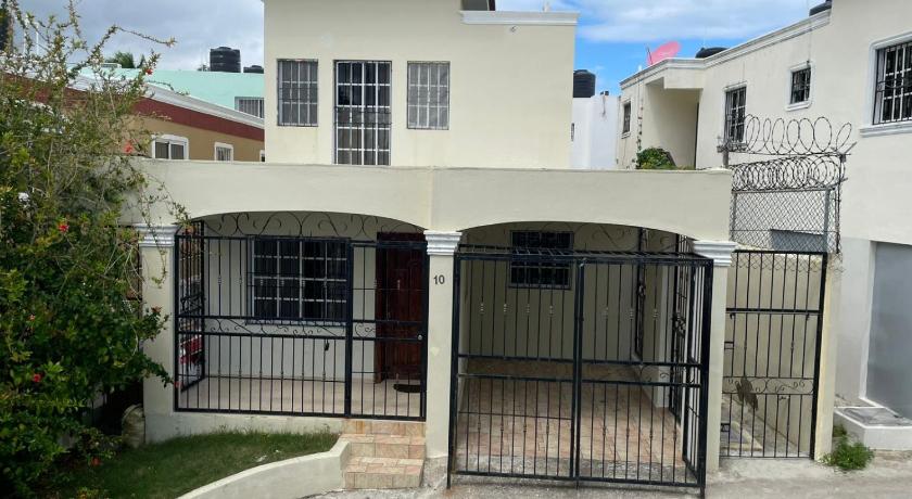 Espacioso Casa en Puerto Plata cerca de La Playa 4 camas 3 banos Agua caliente Aire condicionado Wi-