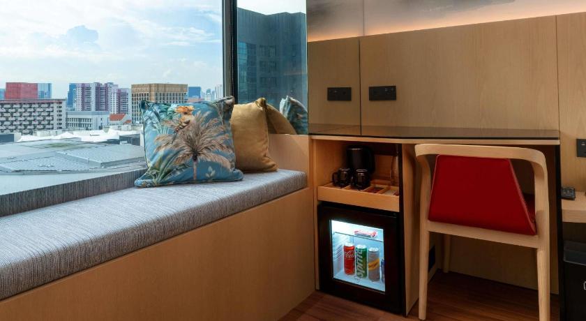 Image of Deluxe Room with Queen Bed 3