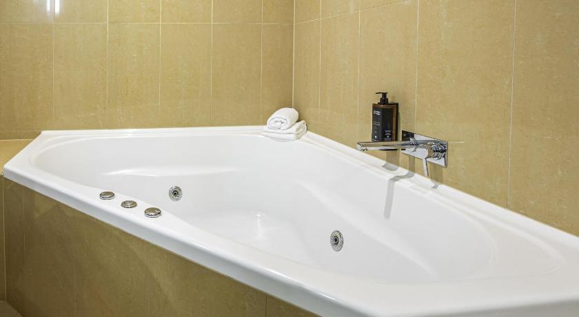 Image of Superior Room 1 King Bed And Spa 6