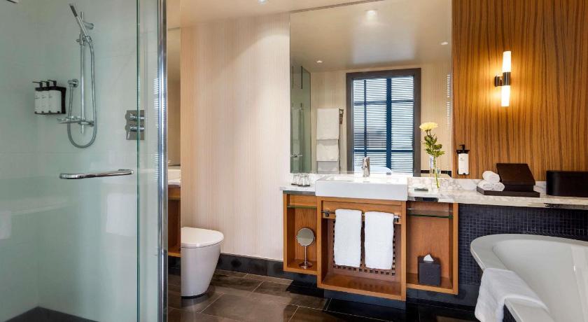 Image of Luxury Atrium View Room 1 King Bed 2