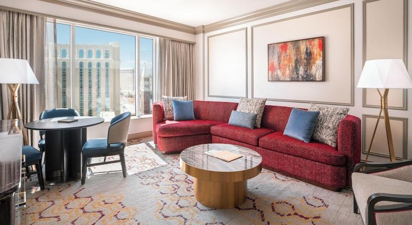 Image of Luxury Two Queen Suite 3