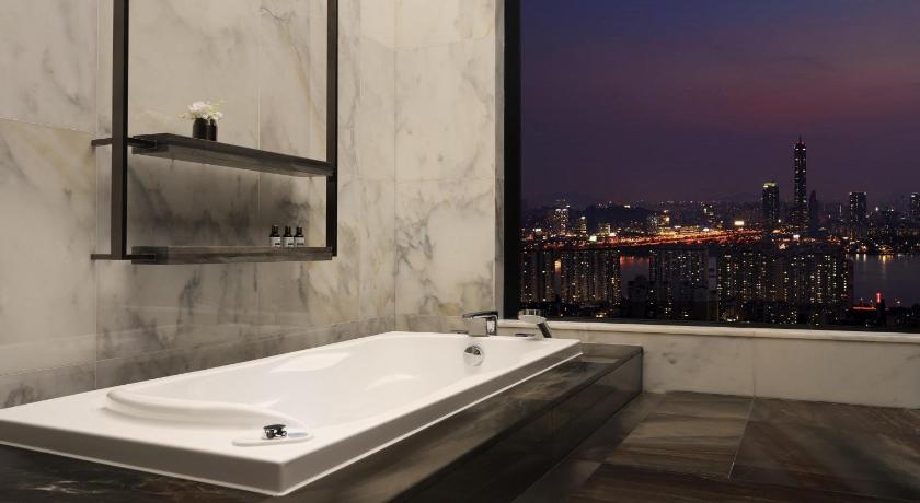 Image of Two Bedroom Penthouse with Two King Beds 4