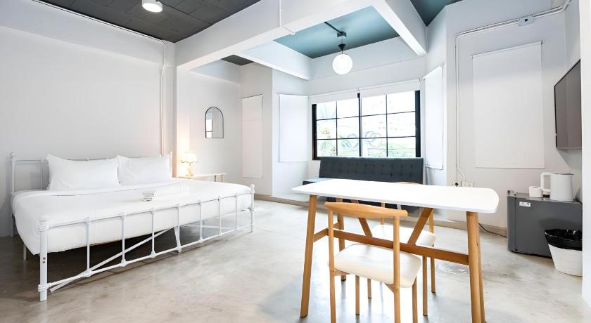 曼谷 Yellow Place Sukhumvit 2-เยลโล่ เพลส สุขุมวิท 2 3星级 酒店 套房