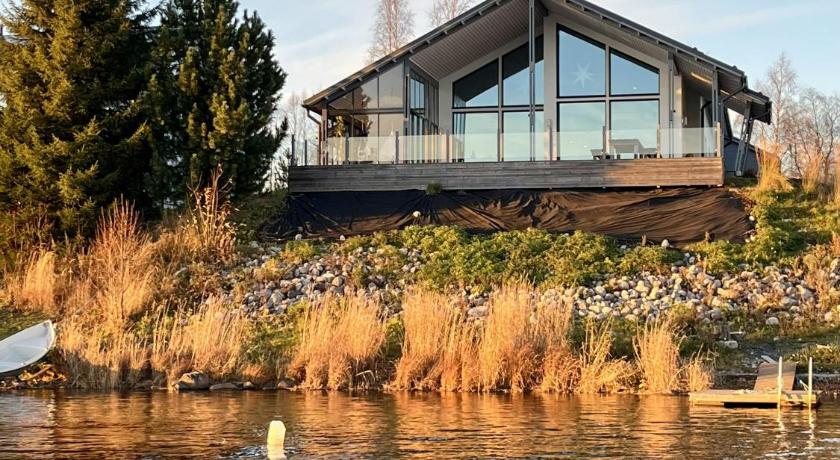 Aurora Arctic Riverside Villa