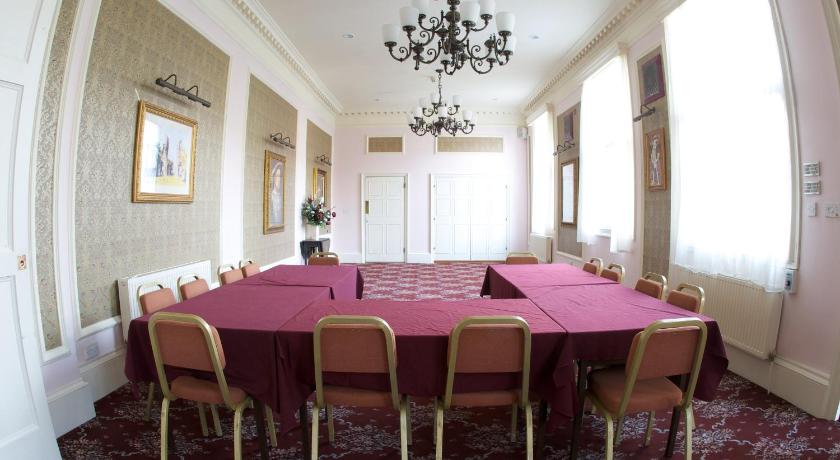 George & Pilgrims Hotel photo