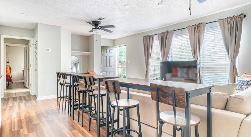 Auburn (AL) 4 Bed 2 Bath, Dog Friendly, Pool, Walk to Stadium 4-Star Accommodation lobby