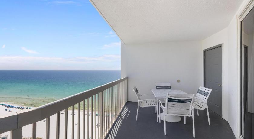 Image of Two-Bedroom Apartment with Balcony and Sea View 10