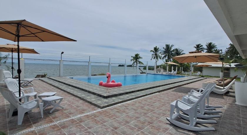 la caballa beach resort bar & grill - image 10