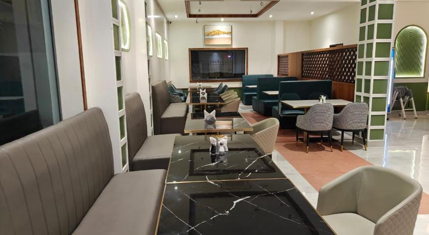 Leaf Hotel - image 3