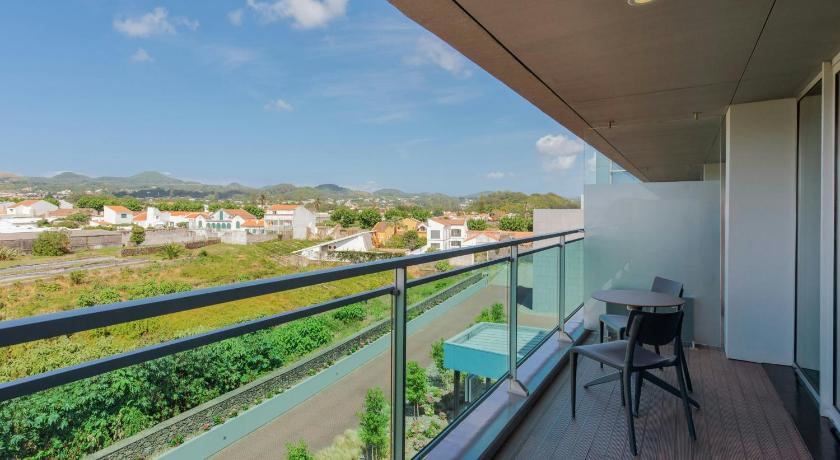 รูปของJunior King Suite with Balcony and Mountain View 1