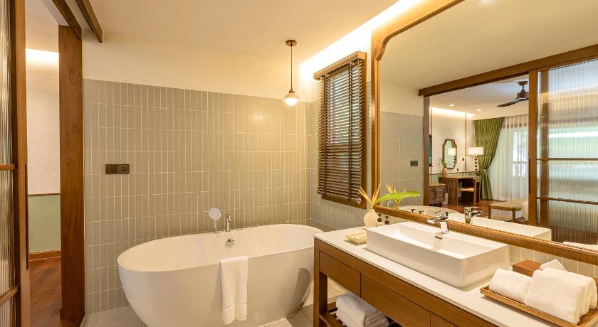Фото: Люкс для молодоженов (Honeymoon Suite) 2