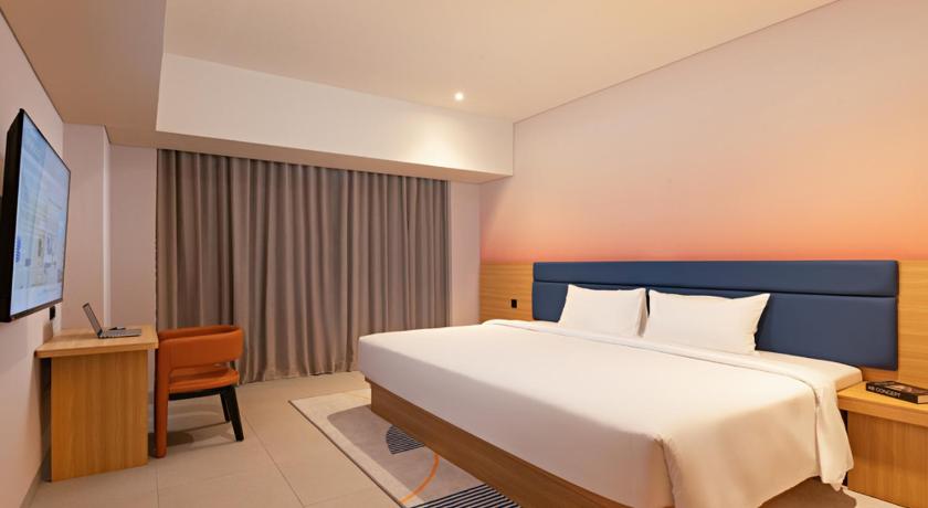 Image of Deluxe Skyline View King Room 3
