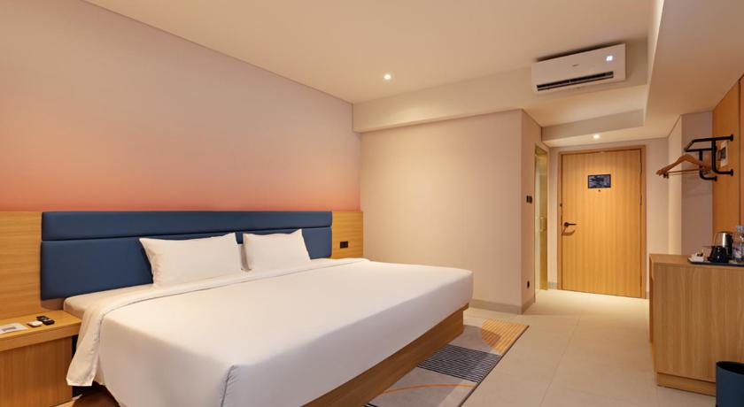 Image of Deluxe Skyline View King Room 2