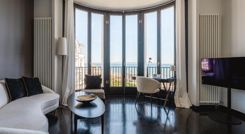 Image of PRIVATE / LUXURY 0