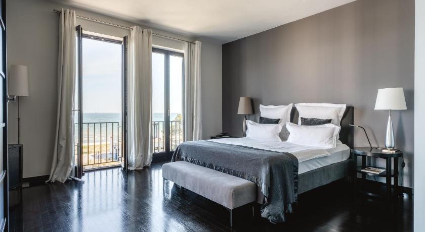 Image of PRIVATE / LUXURY 1