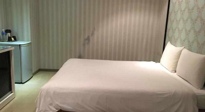 Image of Deluxe Double 6