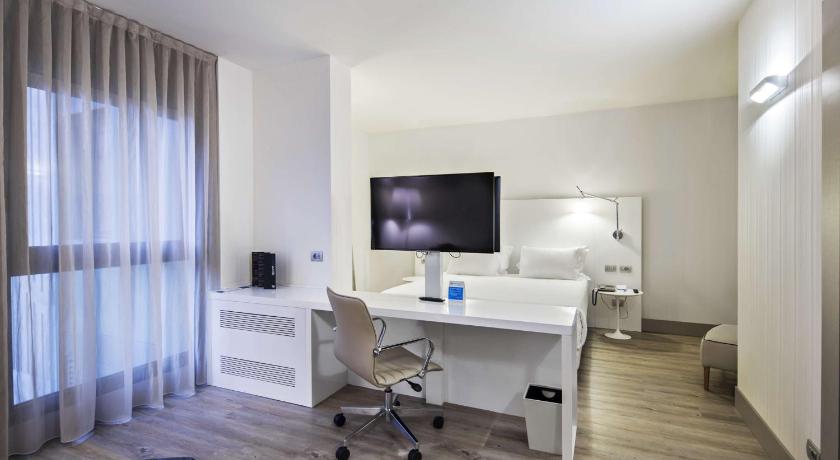Фото: Junior Suite with extra bed (2 adults + 2 children) 4