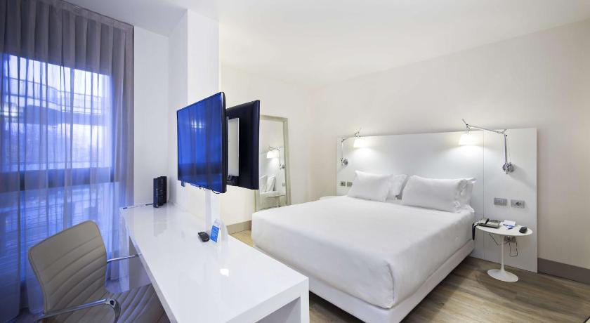 Фото: Junior Suite with extra bed (2 adults + 2 children) 0