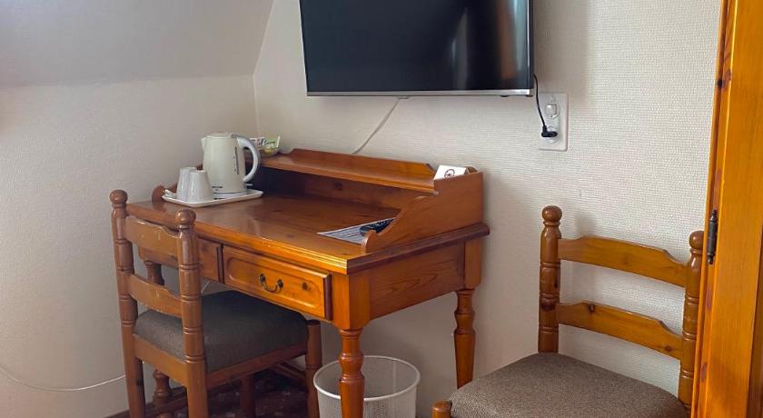 Image of Standard Double or Twin Room 6