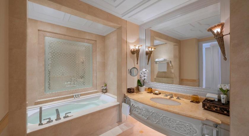 Image of Family Deluxe Garden Terrace Room 5