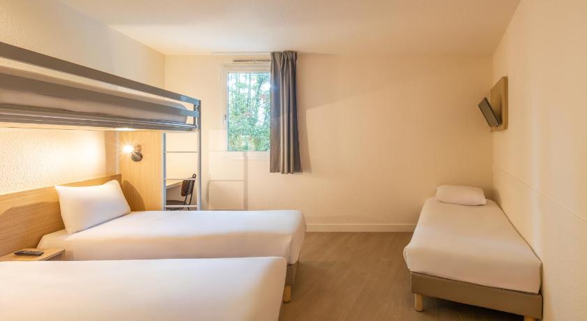 Image of Standard Room - 1 Queen Bed 1 Single Bed 1 Bunk Bed 7