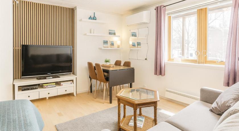 Warm and cozy apartment in Tromsø, free parking and near both airport, nature and busses