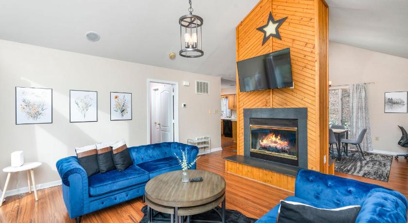 Mountain Designer Home, Waterpark, Golf, Sauna, Firepit