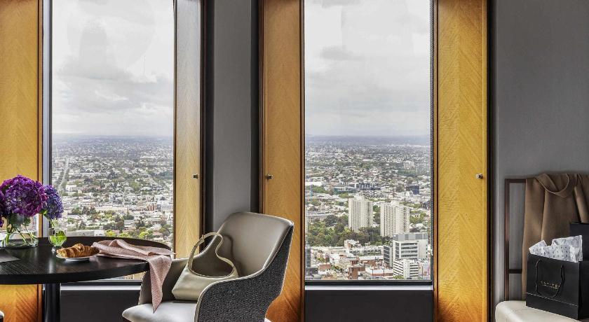 صورة Luxury Corner Room, 1 King Bed, City Or Bay Views 1