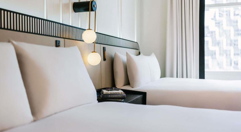 Image of Superior 2 Queen Beds 5