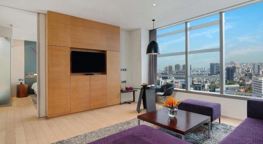 Image of Club Floor - Executive King Suite 1